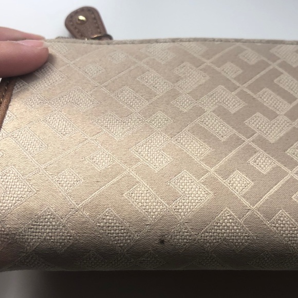 Tommy Hilfiger Beige Wallet - Picture 3 of 8